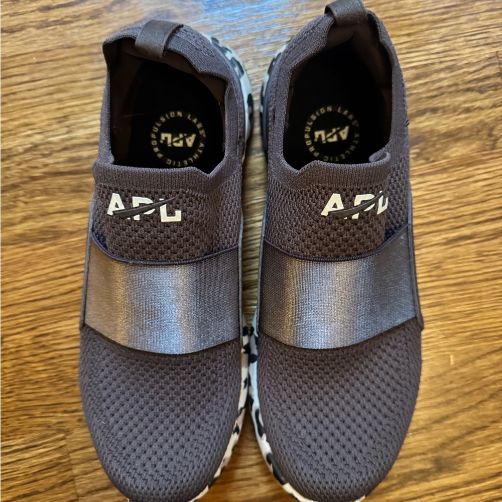 APL Black Slip-On Sneakers with Elastic Strap Sz 6